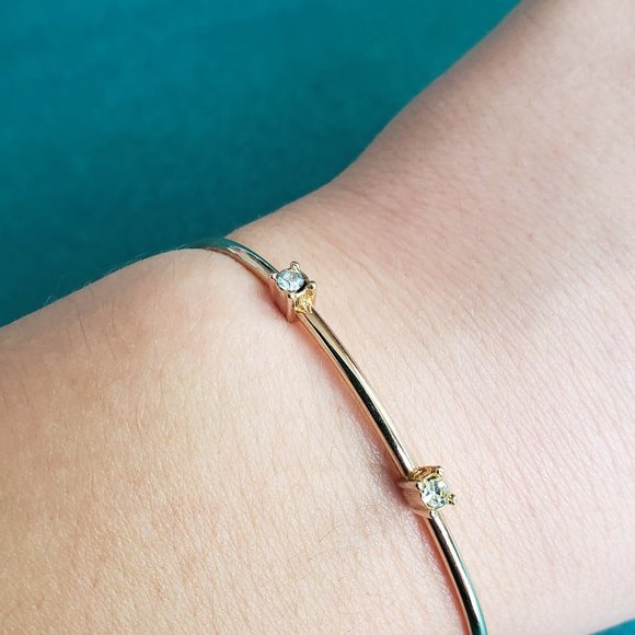 2/15$ Avon minimalist 3 rhinestones bracelet - Picture 4 of 6